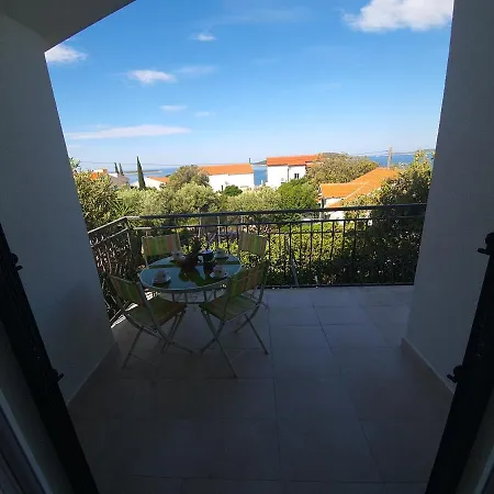Apartment Miss *